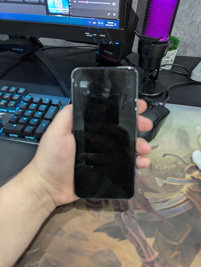 Продаю Samsung galaxy s22 256 gb