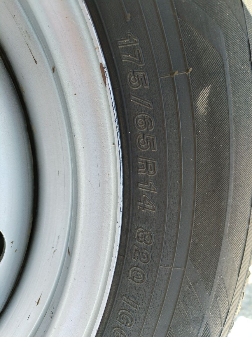 Продам комплект шин YOKOHAMA 175/65/R14 в идеальном состоянии