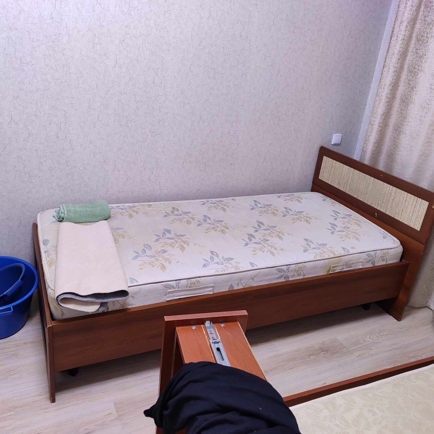Продам кровать 2м длина 1м ширинв