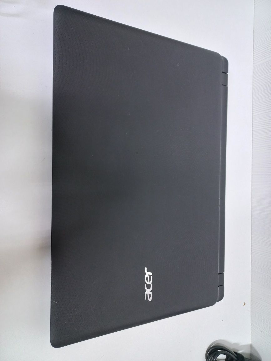 Продам ноутбук Acer в отличном состоянии ssd диск новый!