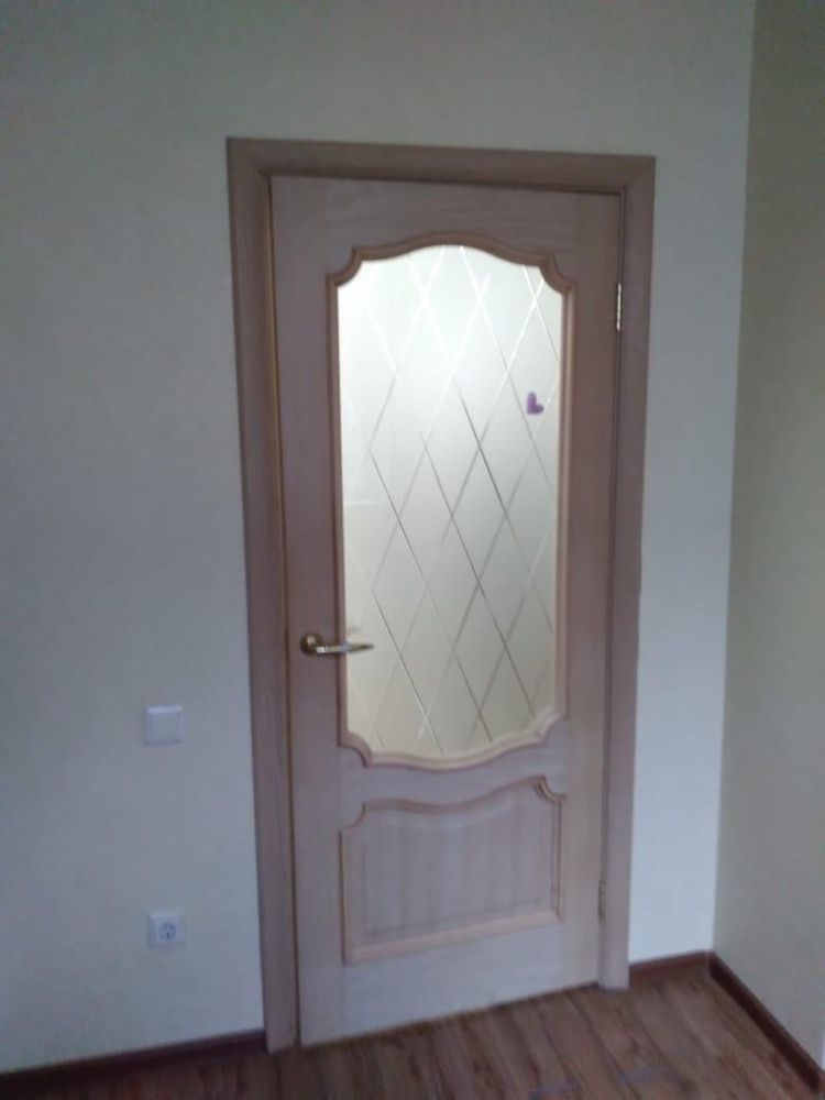 Продам межкомнатную дверь в классическом стиле. 5 шт
