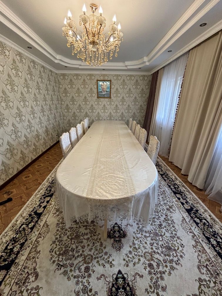 Кровать гостинный стол