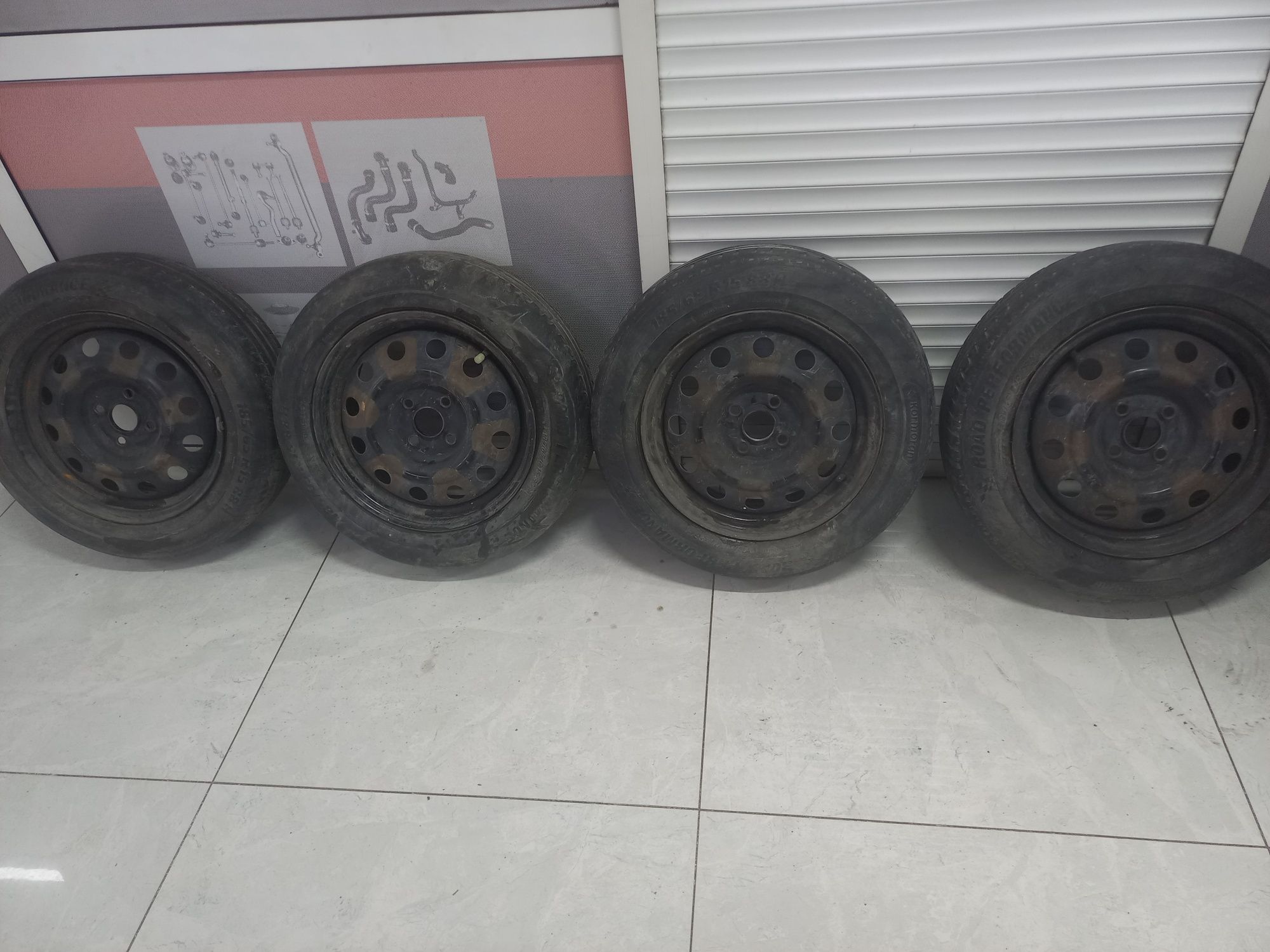 Продам шины безкамерка 225/60/17 # 185/65/15 с дисками