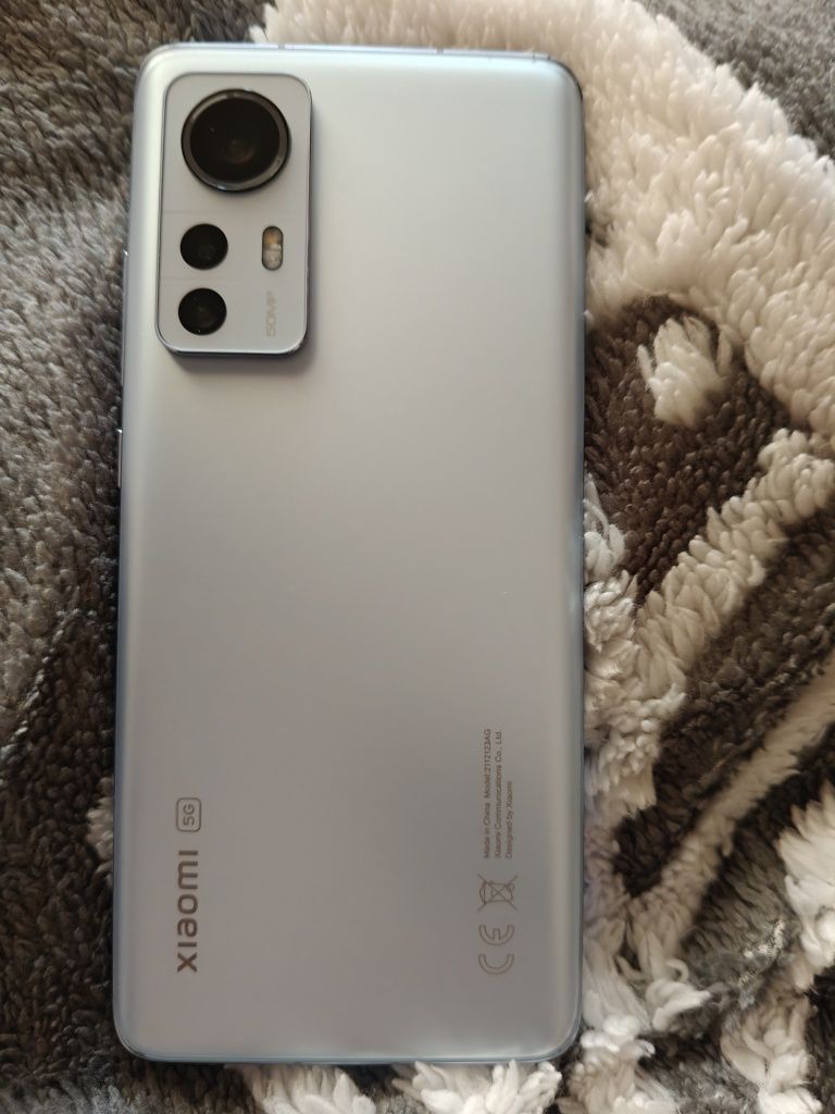 Xiaomi 12x 8/256 в отличном состоянии царапин сколов нет .