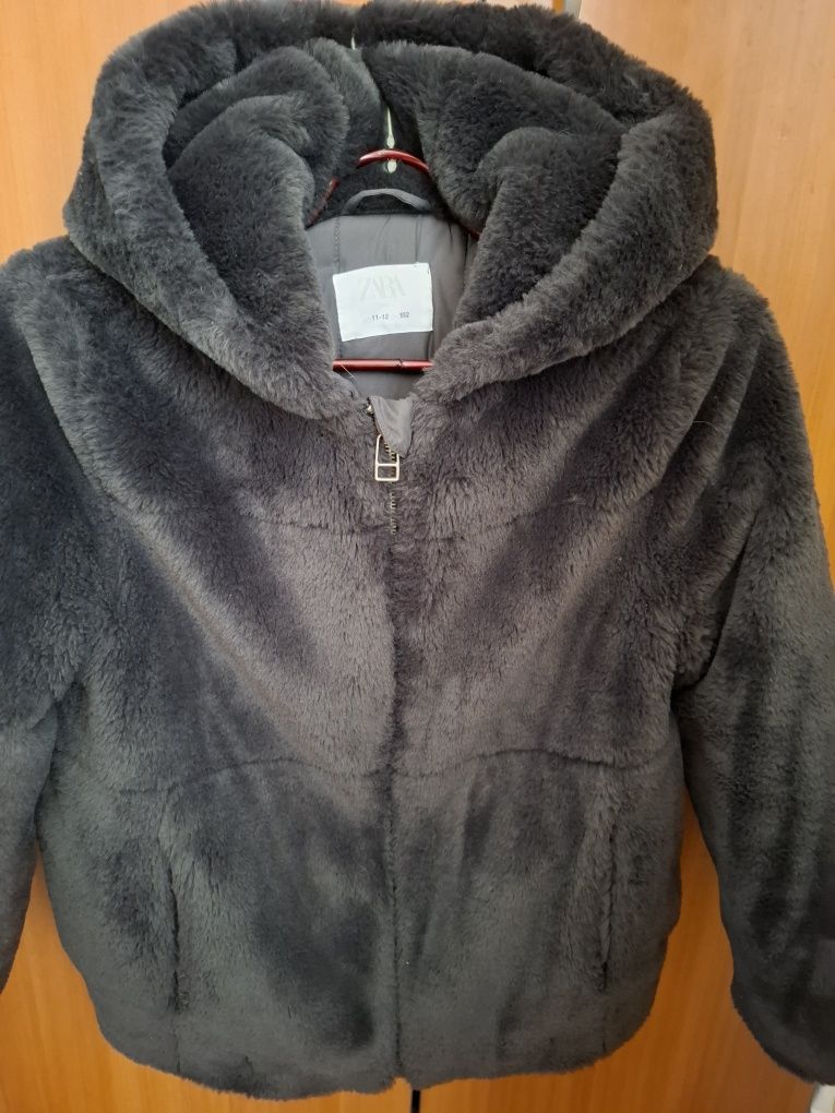 Продам шубку на девочку из искусственной цигейки.  10-13 лет.