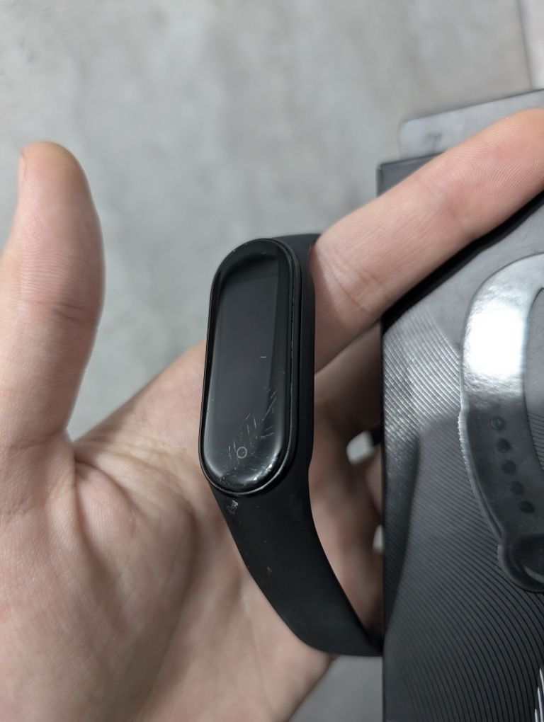 Продам Mi Band 5