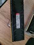 Продам 2 плашки по 8гб  оперативки Kingston Fury