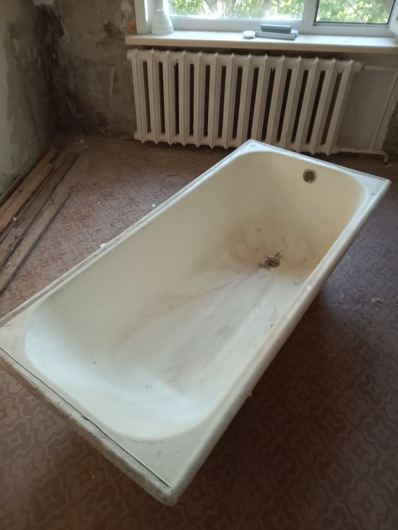 Продам чугунную ванну