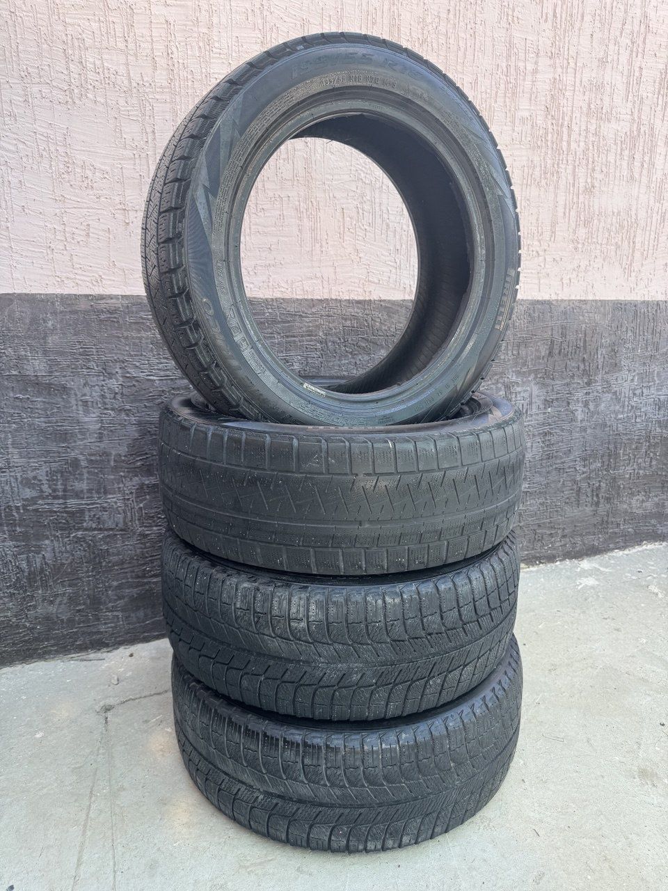 Зимние шины 195/55 R16 (Michelin/Perilli— отличное состояние!


---

З