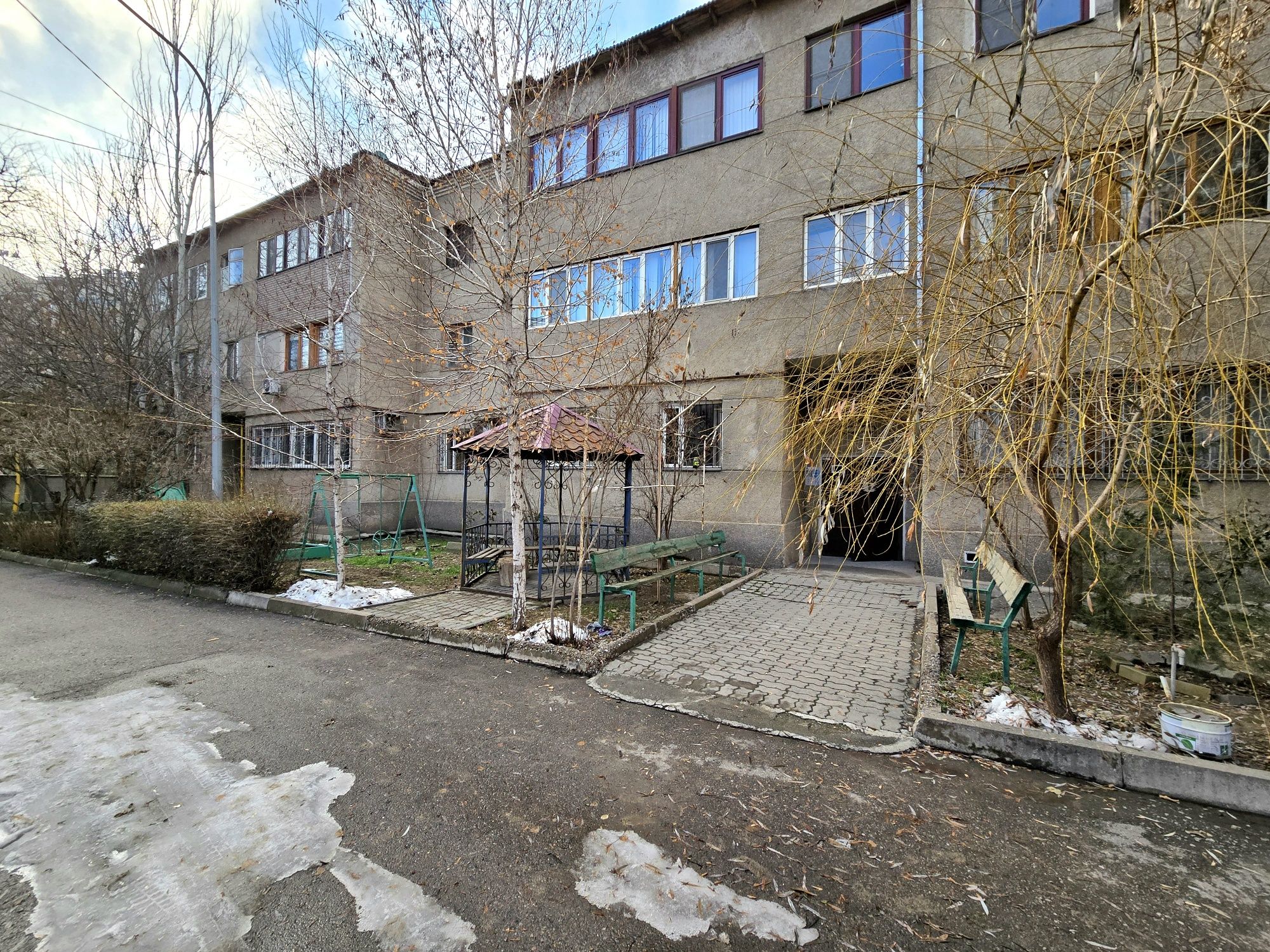 Благоустроенная 3-х комнатная квартира в Центре по ул.Тыныбаева.