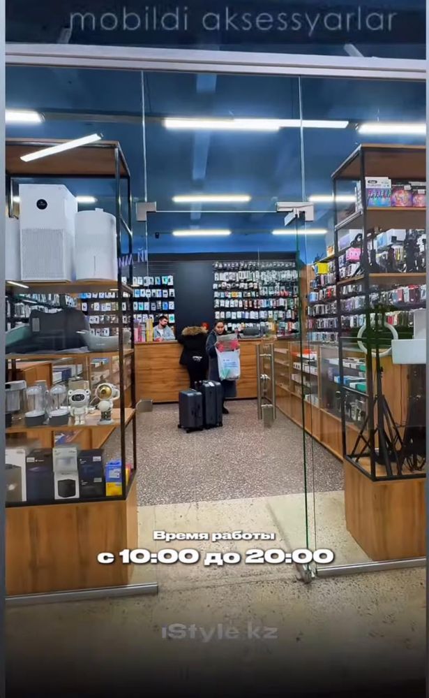 Продам витрины и стелажи