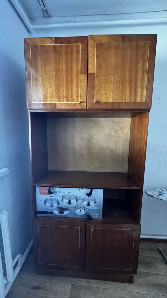 Продам стол кухный Шкаф Кровать