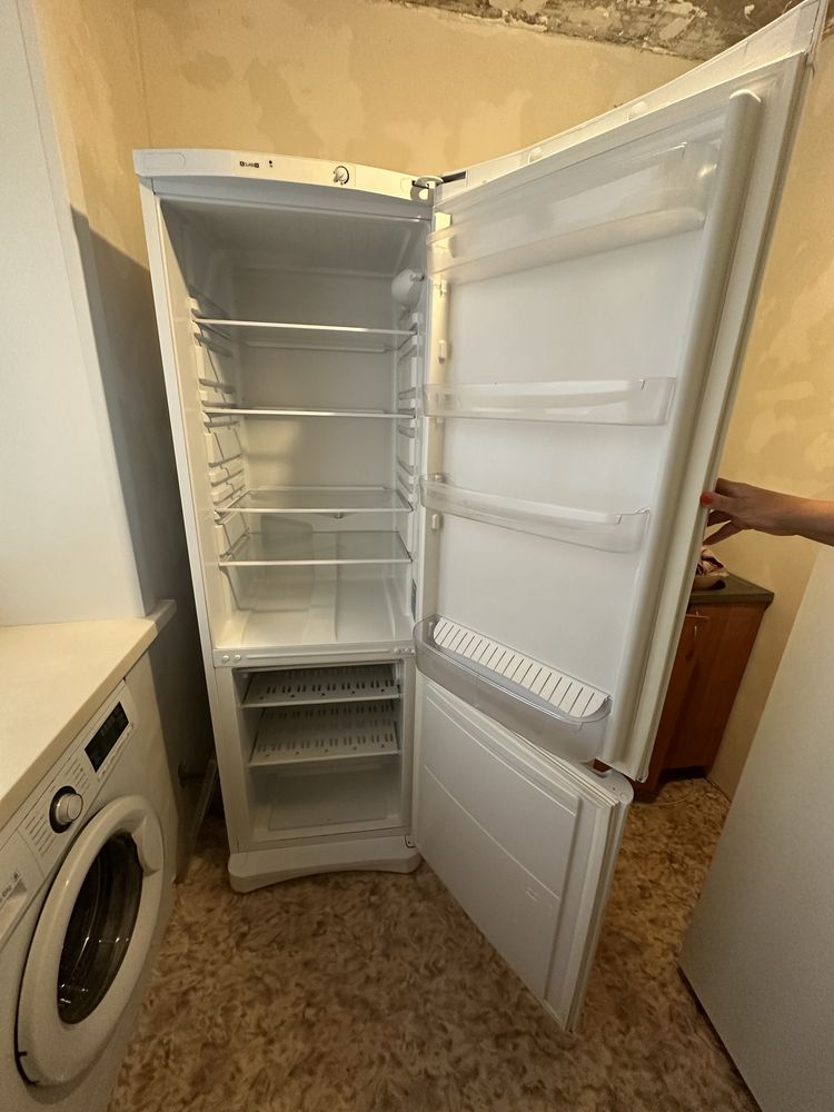 Продам хододильник высота 1,85м. В отличном состоянии
