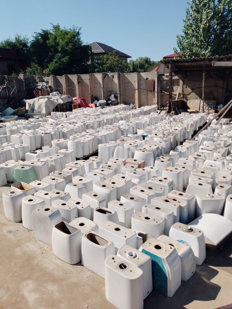 улица Азаттык дом51 Продам бачок унитаза с крышкой.
