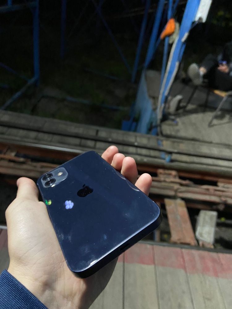 Продам iPhone 12