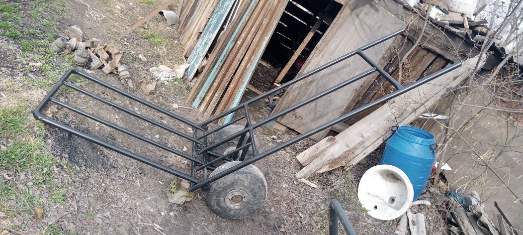 Продаю тачку на колесах самолета
