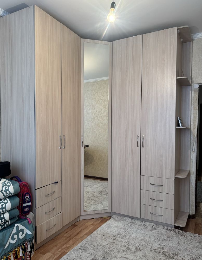 Шкафтар жаксы күйде. Киім салатын шкафтар потолокка дейін 2.80,