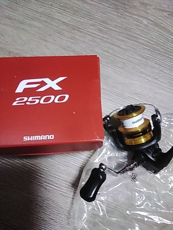 Продам рыболовную катушку шимано 19FX2500