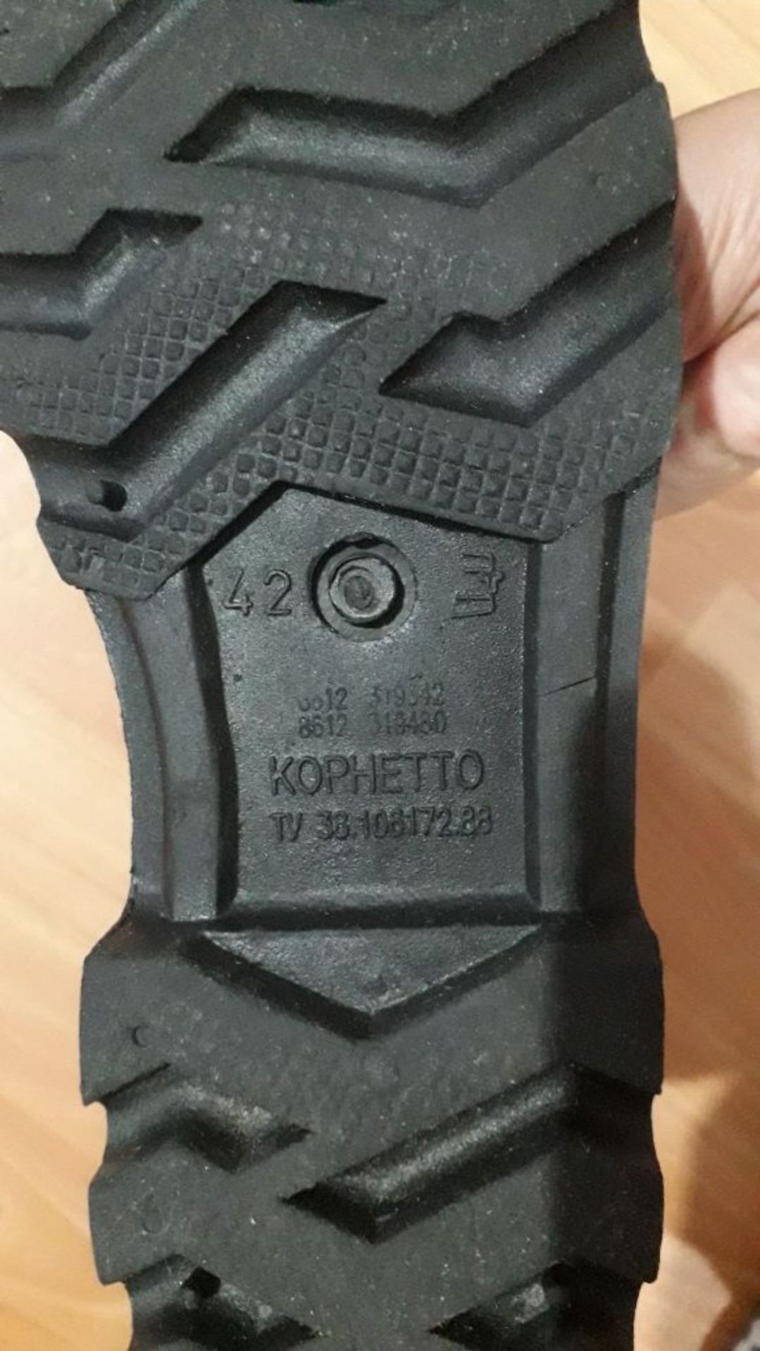 Резиновые  сапоги. 42 размер. Б/у немного.