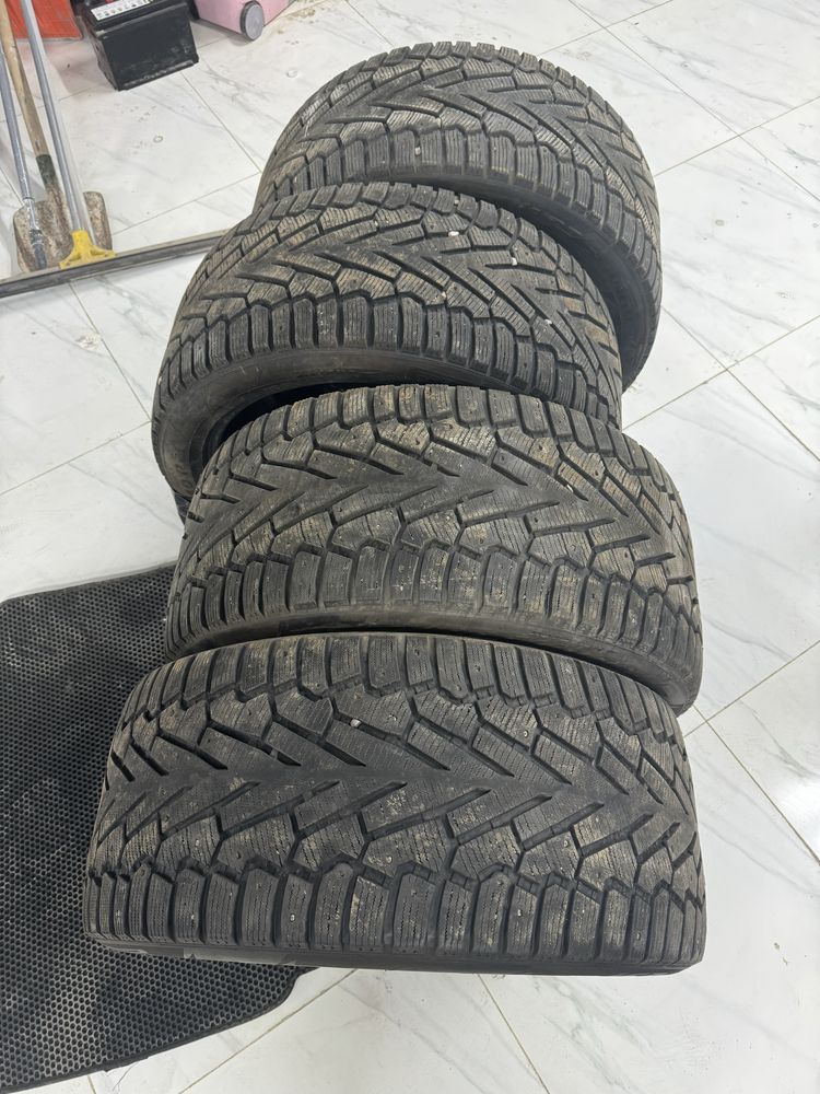 Pirelli 295/40/21 комплект