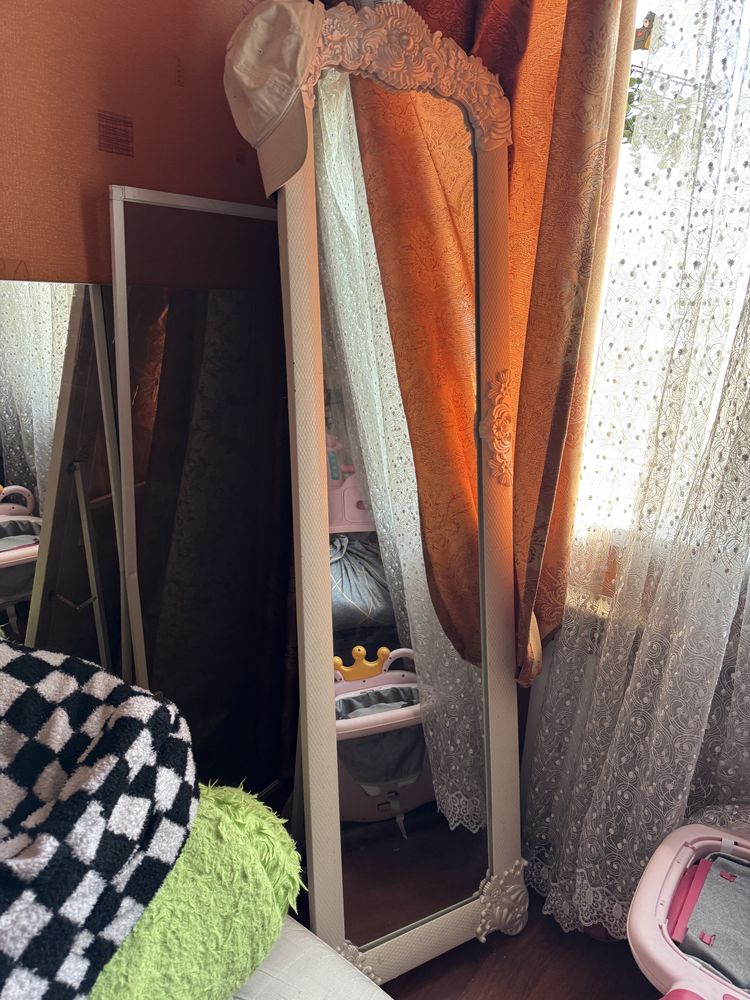 Айна (екы тусы бар)