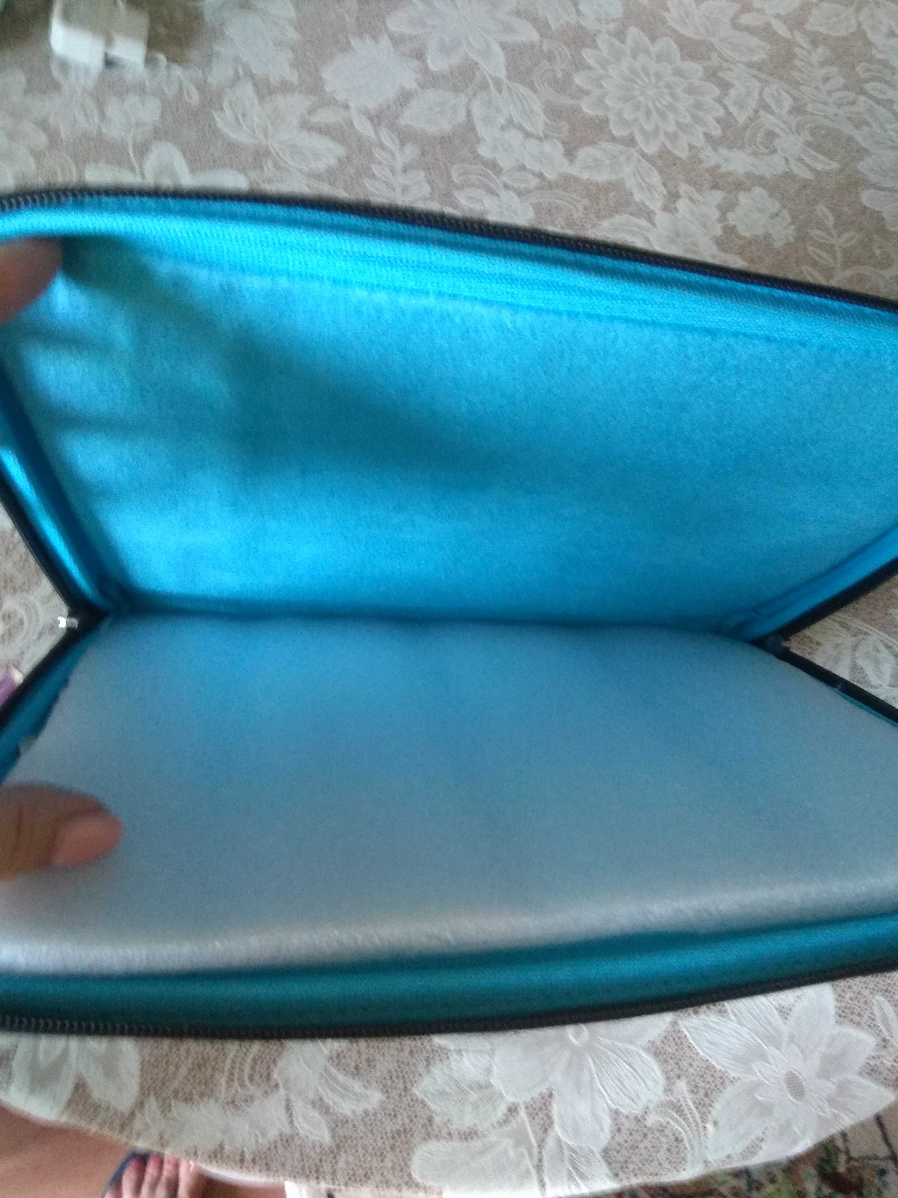 Продам чехлы под планшет в диагонали 26 см. Новые 2 шт.