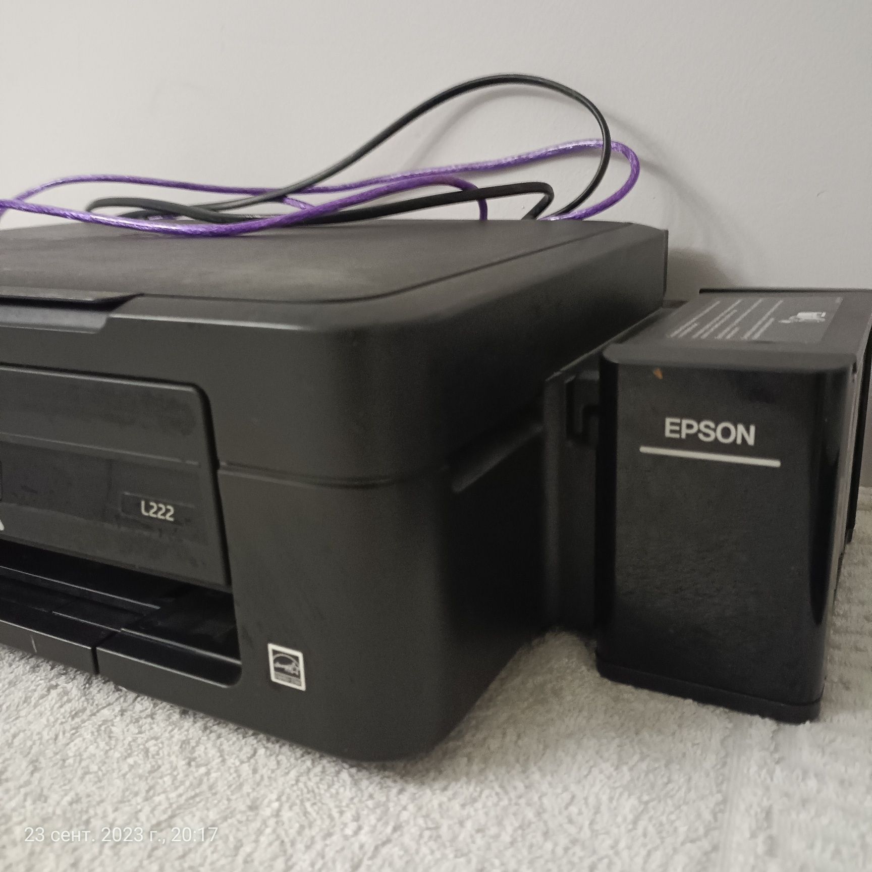 Продам принтер почти новая Epson l22. Цветная черно-белая.