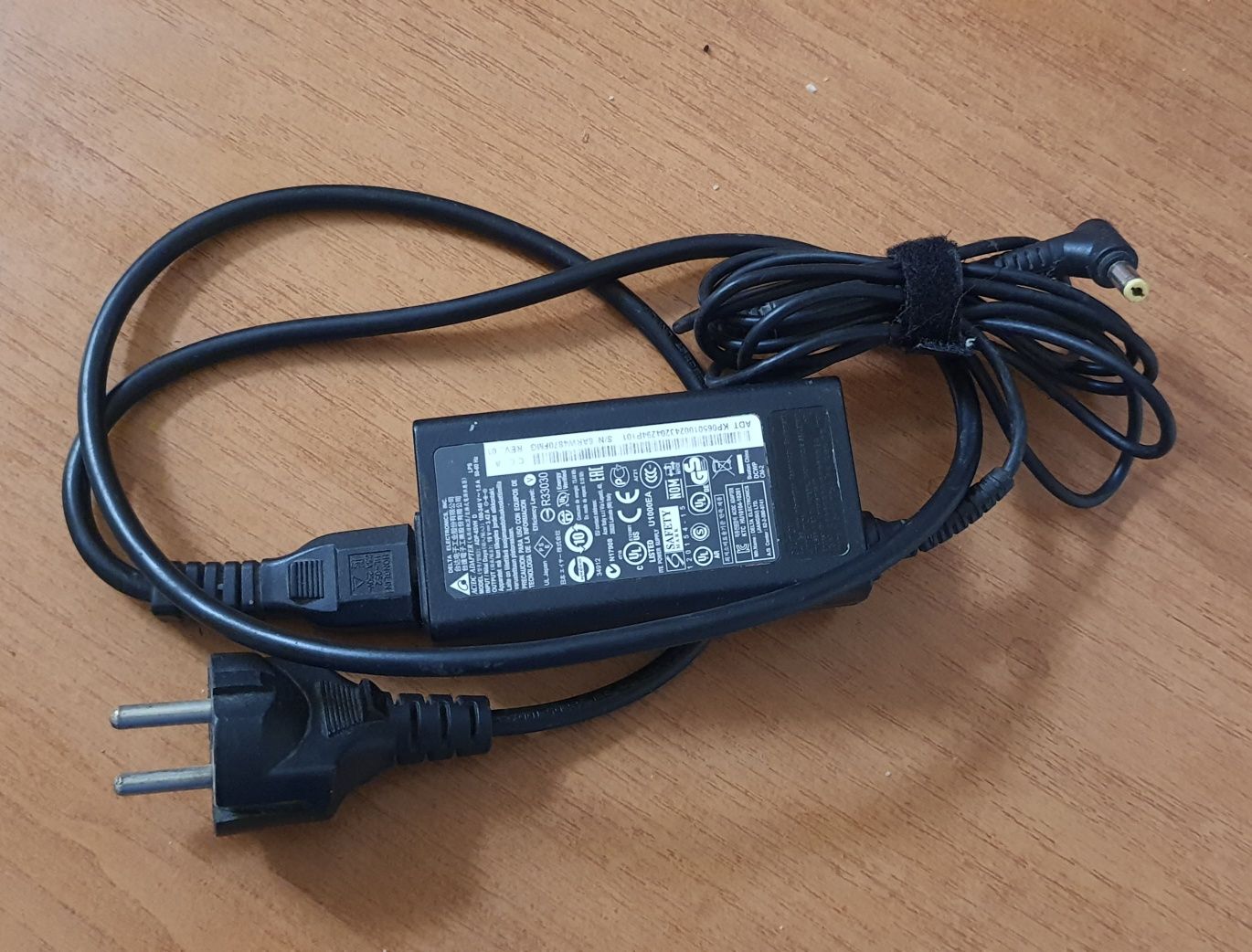 Блок питания 19v