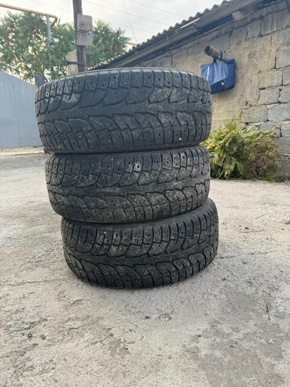Продам бу шины R 18  3шт состояние как на фото