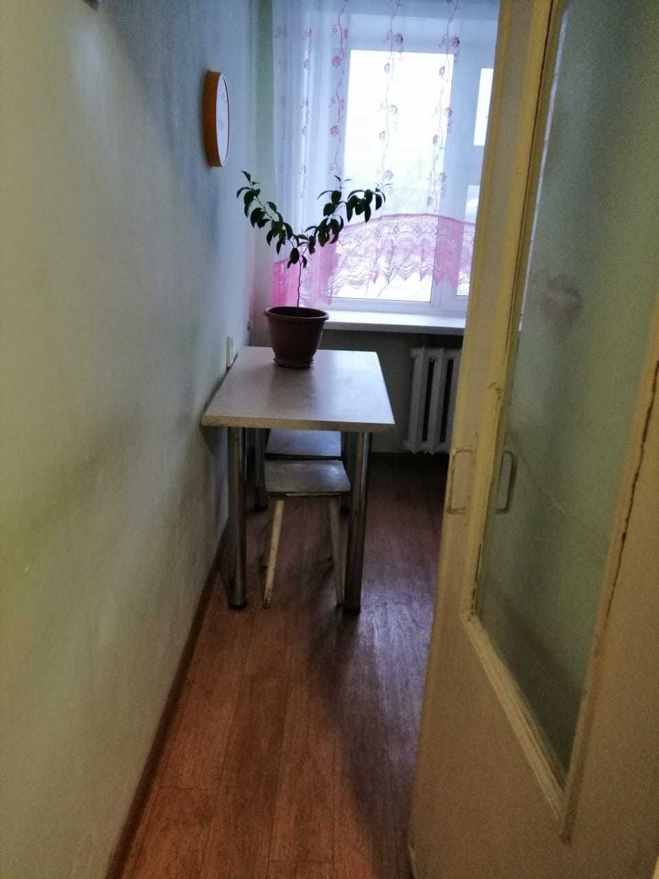 1-комн. кв., ул. Конституции, р-н старого ЖД Вокзала, 30 кв. м. Продам