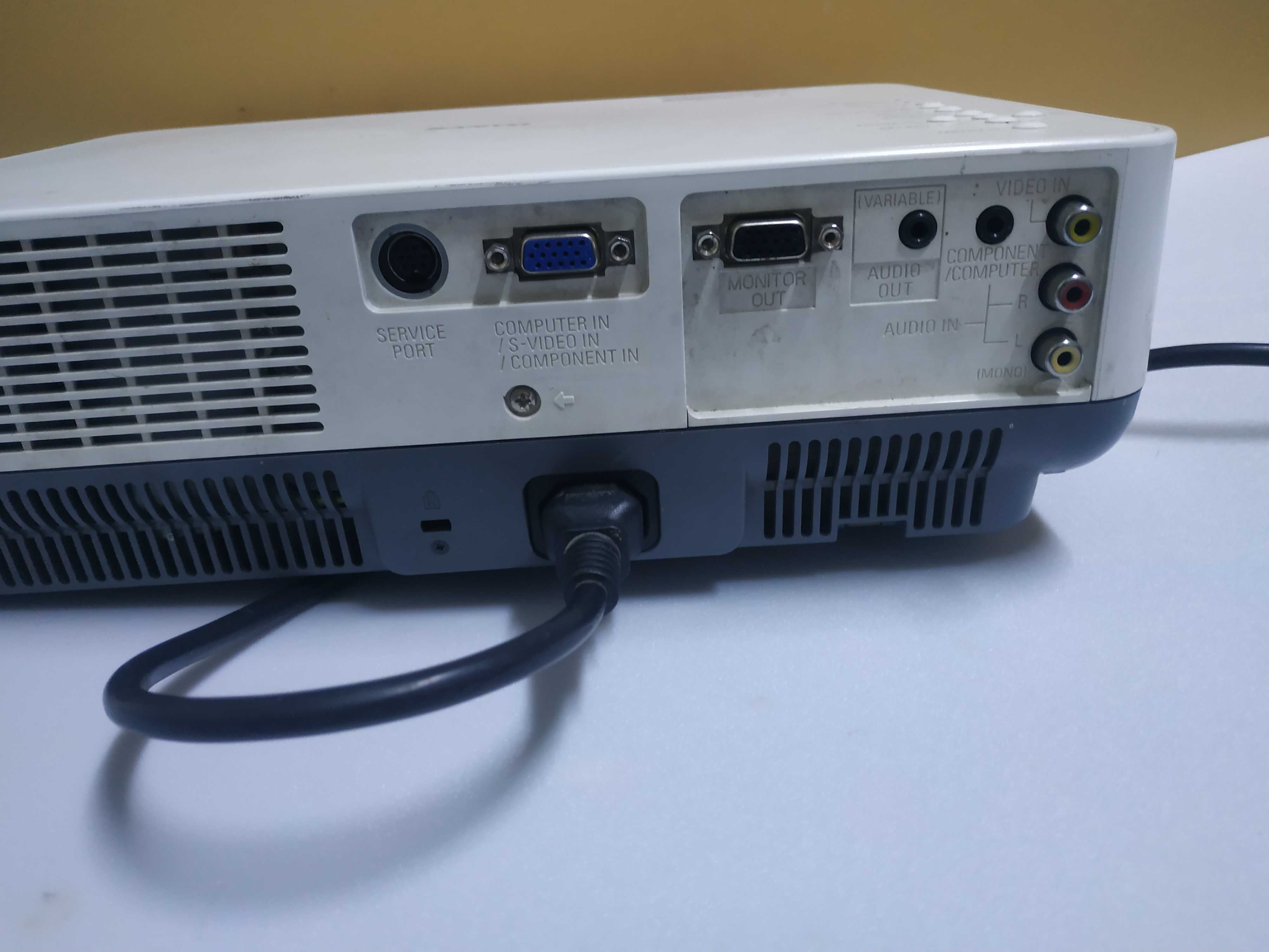Продам проектор  sanyo