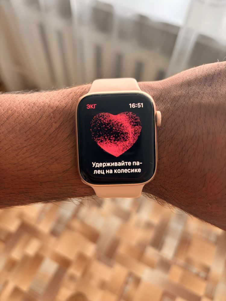 Продам apple watch 4 series 44mm