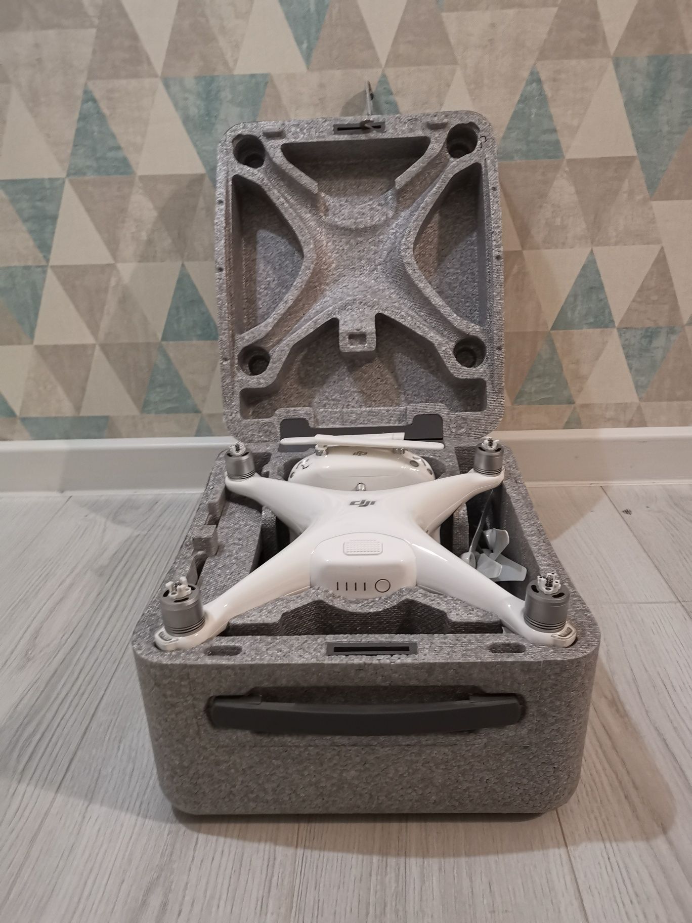 Дрон DJI 4 Phantom Pro