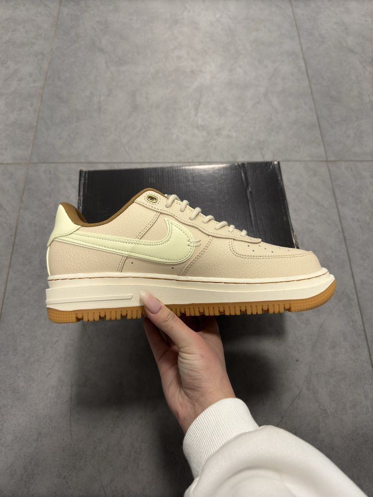 Nike Air Force 1 Luxe Low