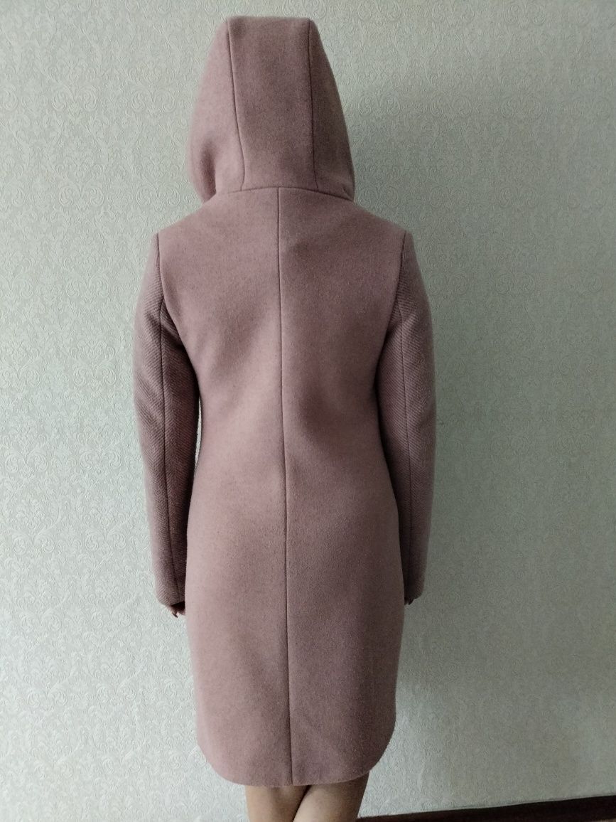 Продам пальто демисезонное