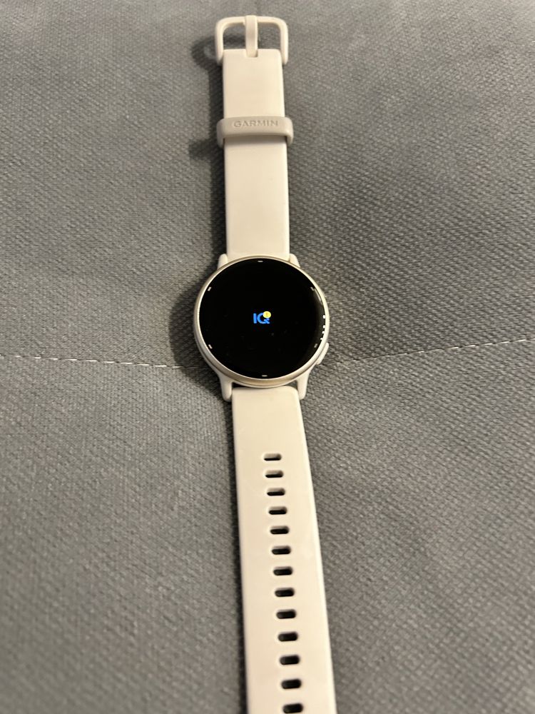 Смарт-часы Garmin Vivoactive 5 белый
