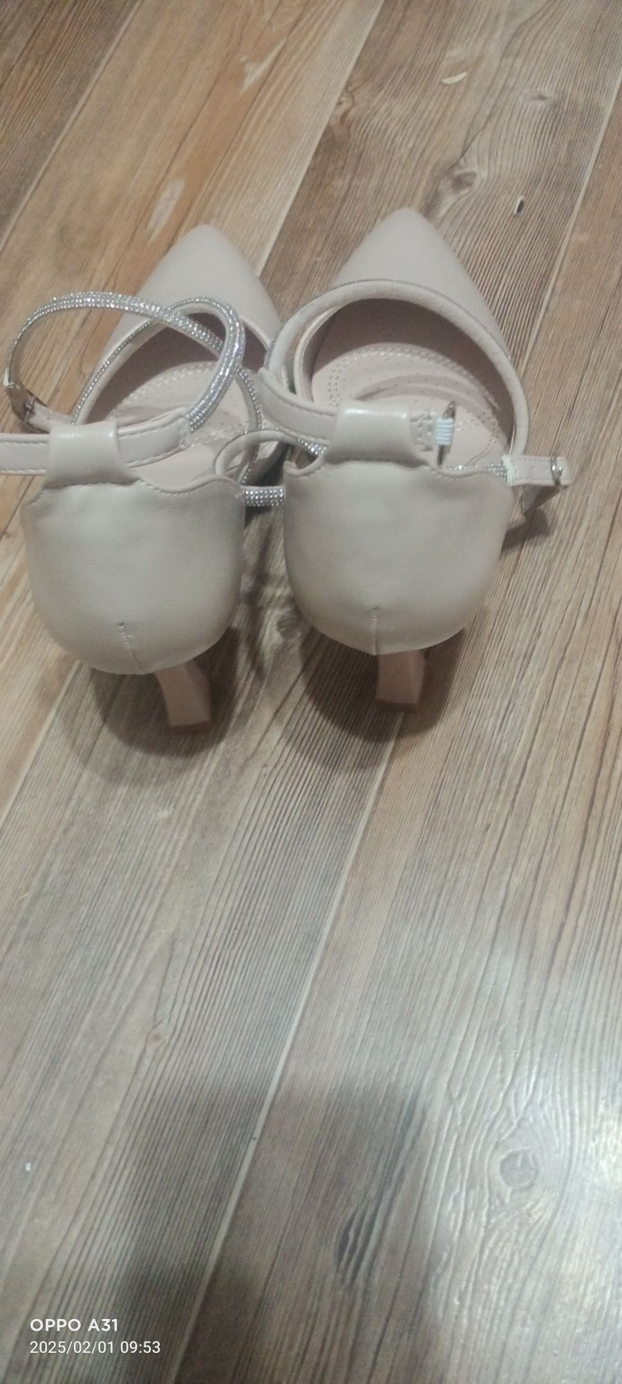 Продам женскую вещи