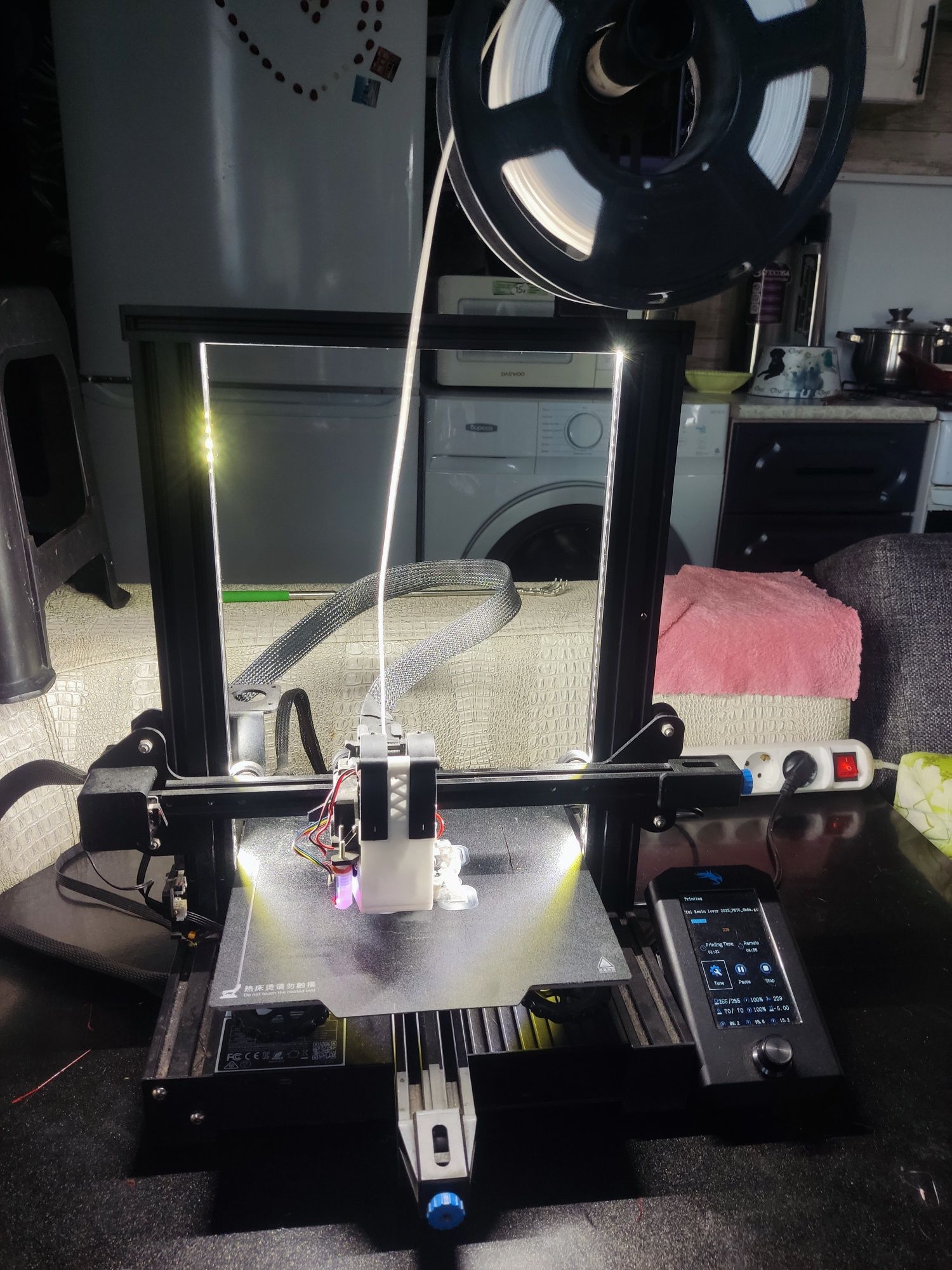 Продам 3d принтер ender 3v2