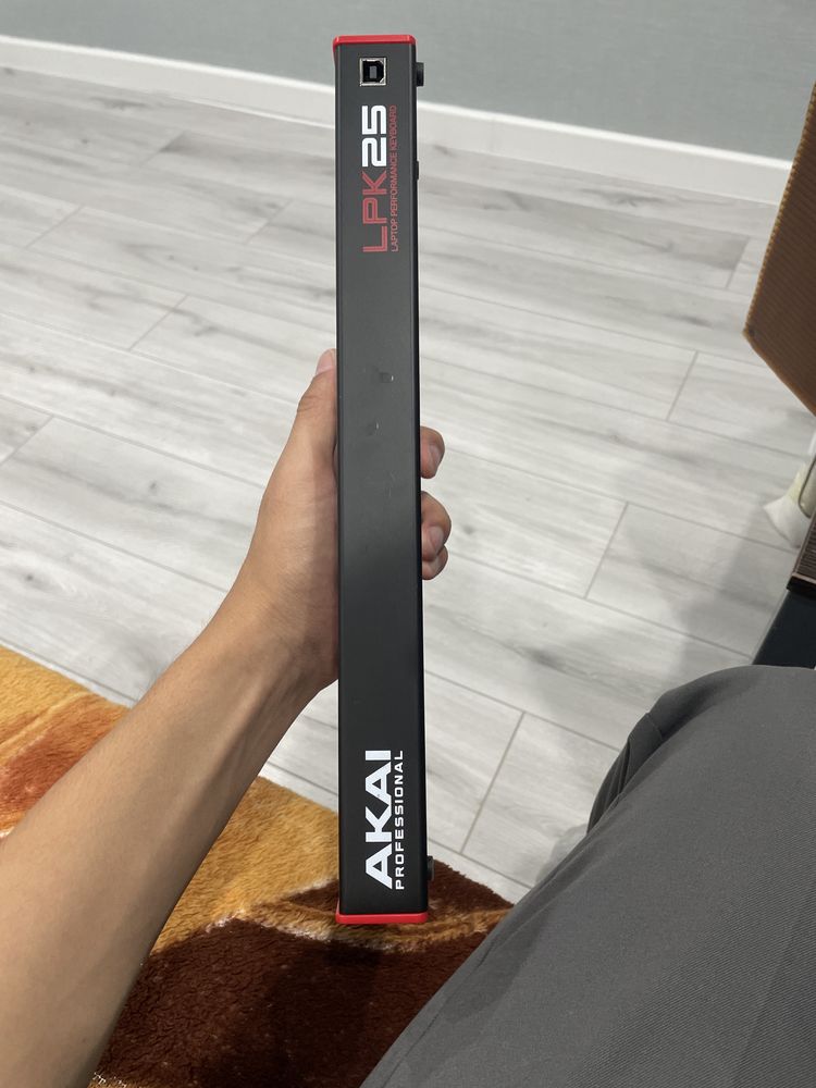 Akai lpk25 sintezator