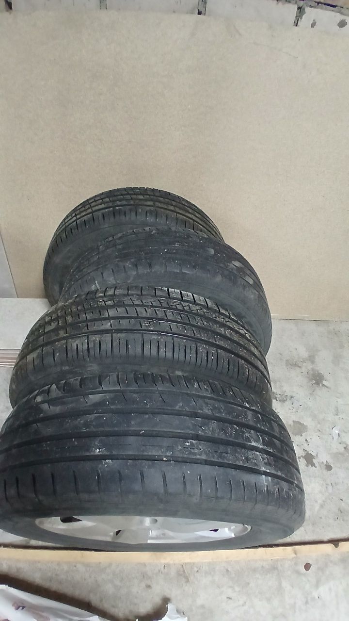 Продам летние шины 195/65 r15 б/у на дисках + запаска 185/60 r15