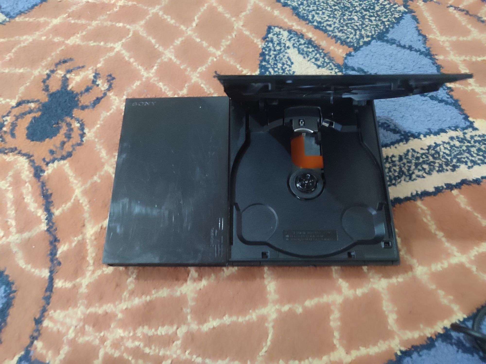 Продаю Sony PlayStation 2 Slim (в комплекте)