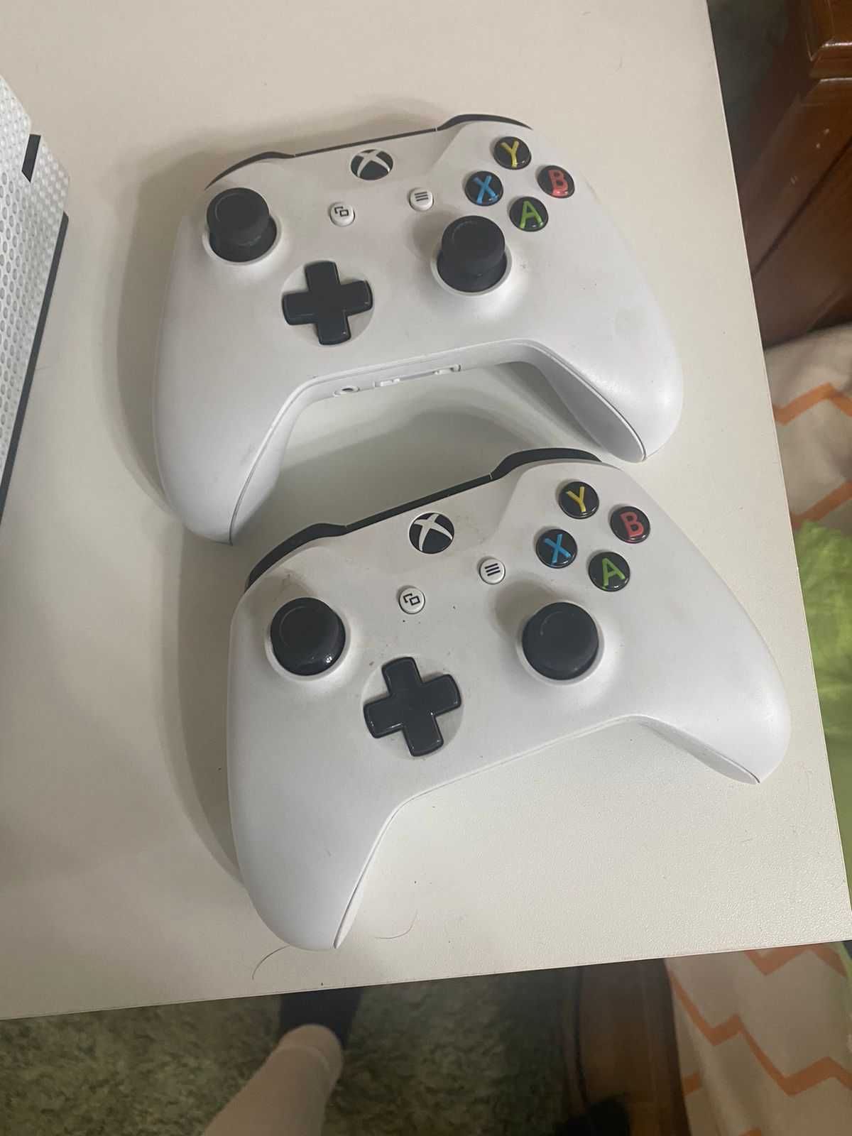 XBOX One S (консоль, контроллеры + игра)