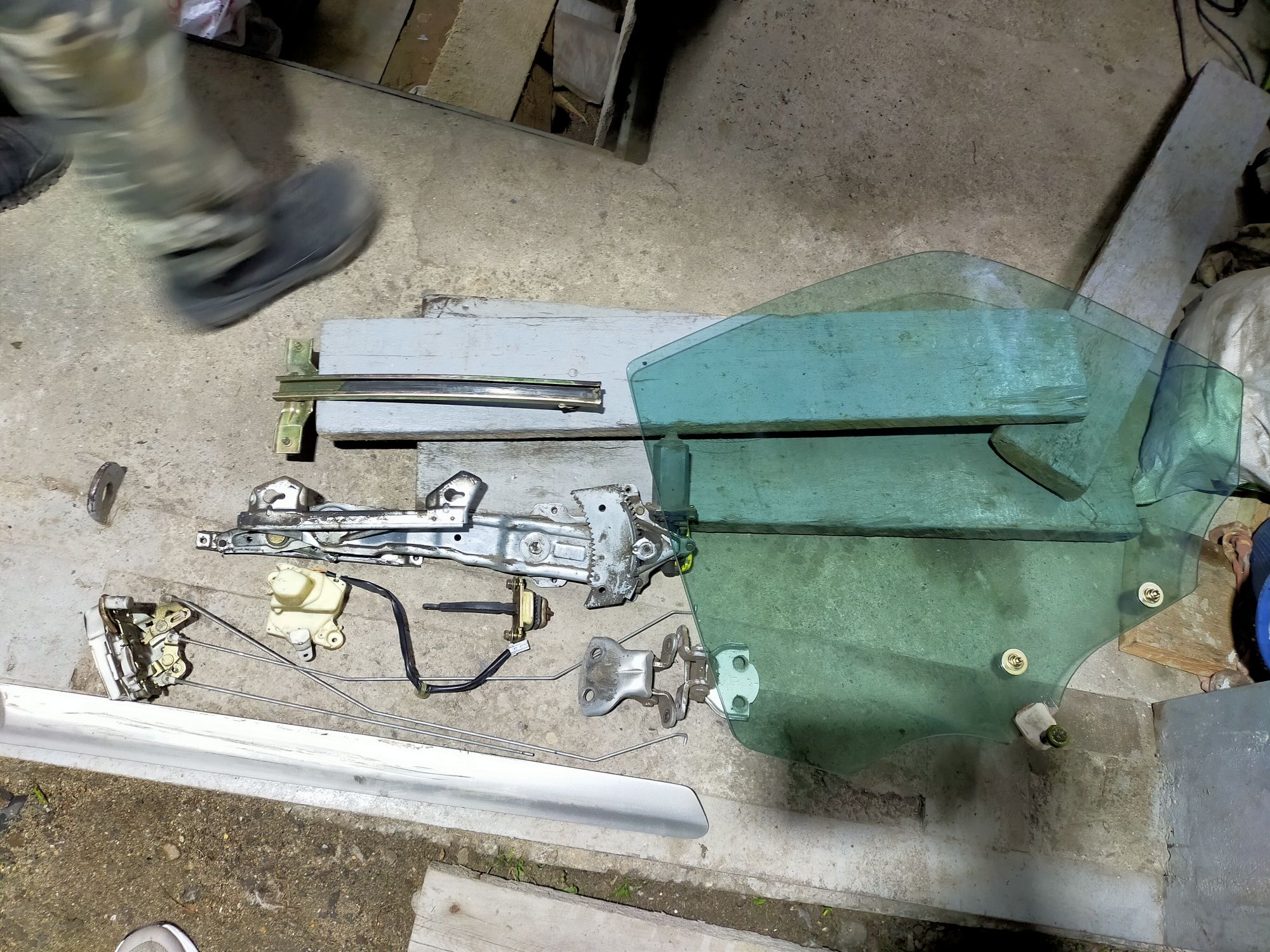 Продам запчасти на хонду Saber, то что на фото.