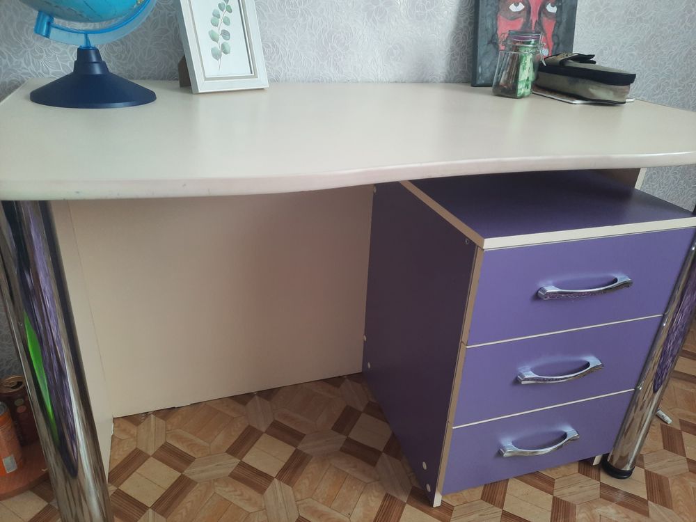 Продам детский гарнитур. Кровать с матр-ом, шкаф, стол и тумба. Срочно