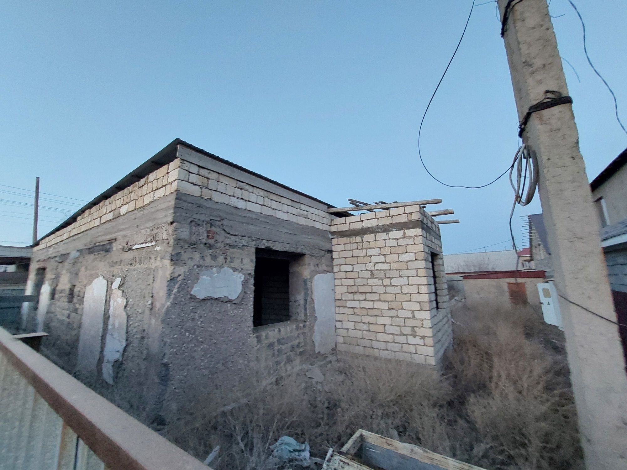 Не достроенный дом в центре города