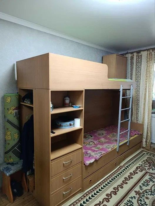 Двухъярусная кровать