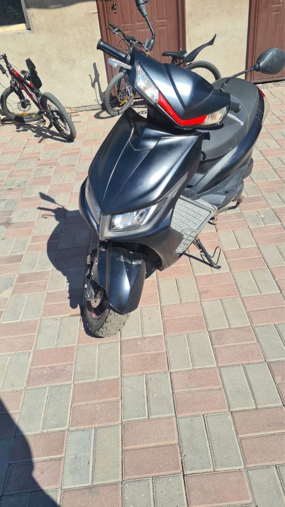 Продам! Срочно! Скутер!