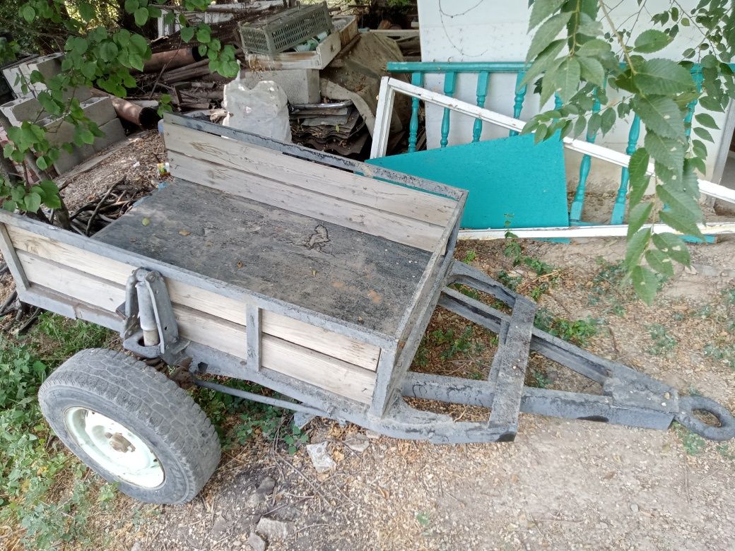 Продается трактор,с прицепом
