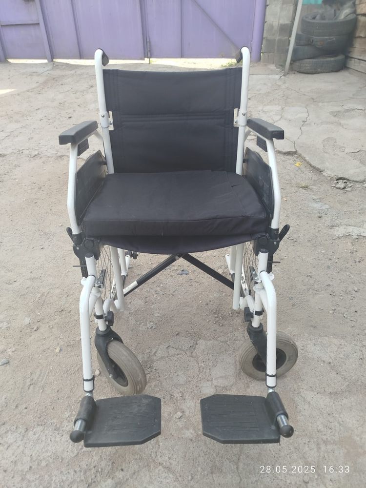 Продам инвалидную коляску