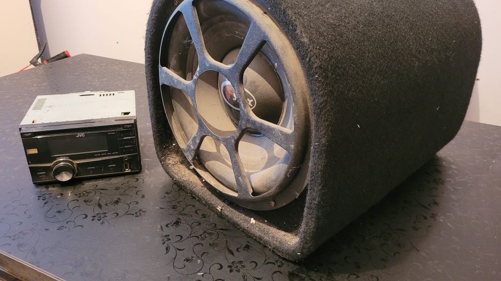 Продам савбуфер с мафоном jvc